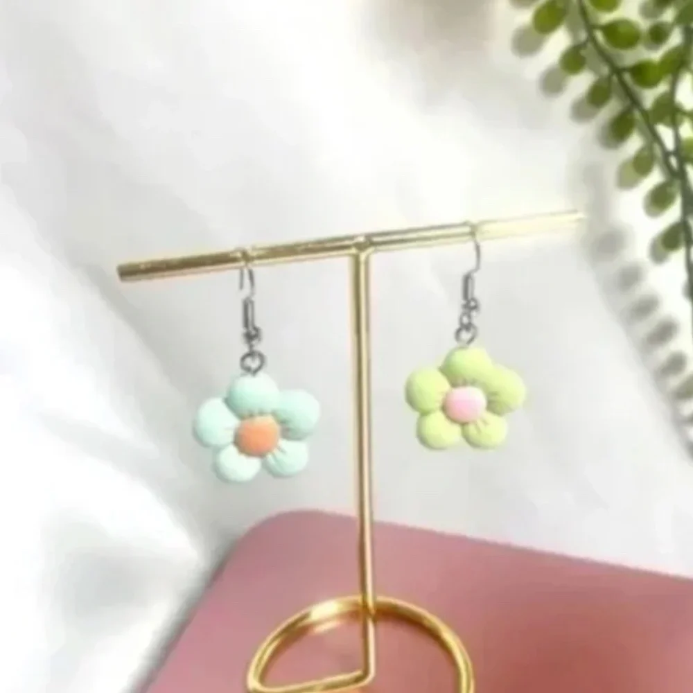 ❤️ FREE Daisy Monochrome Multicolor Chic Trendy Modern Girly Flower Hip Earrings